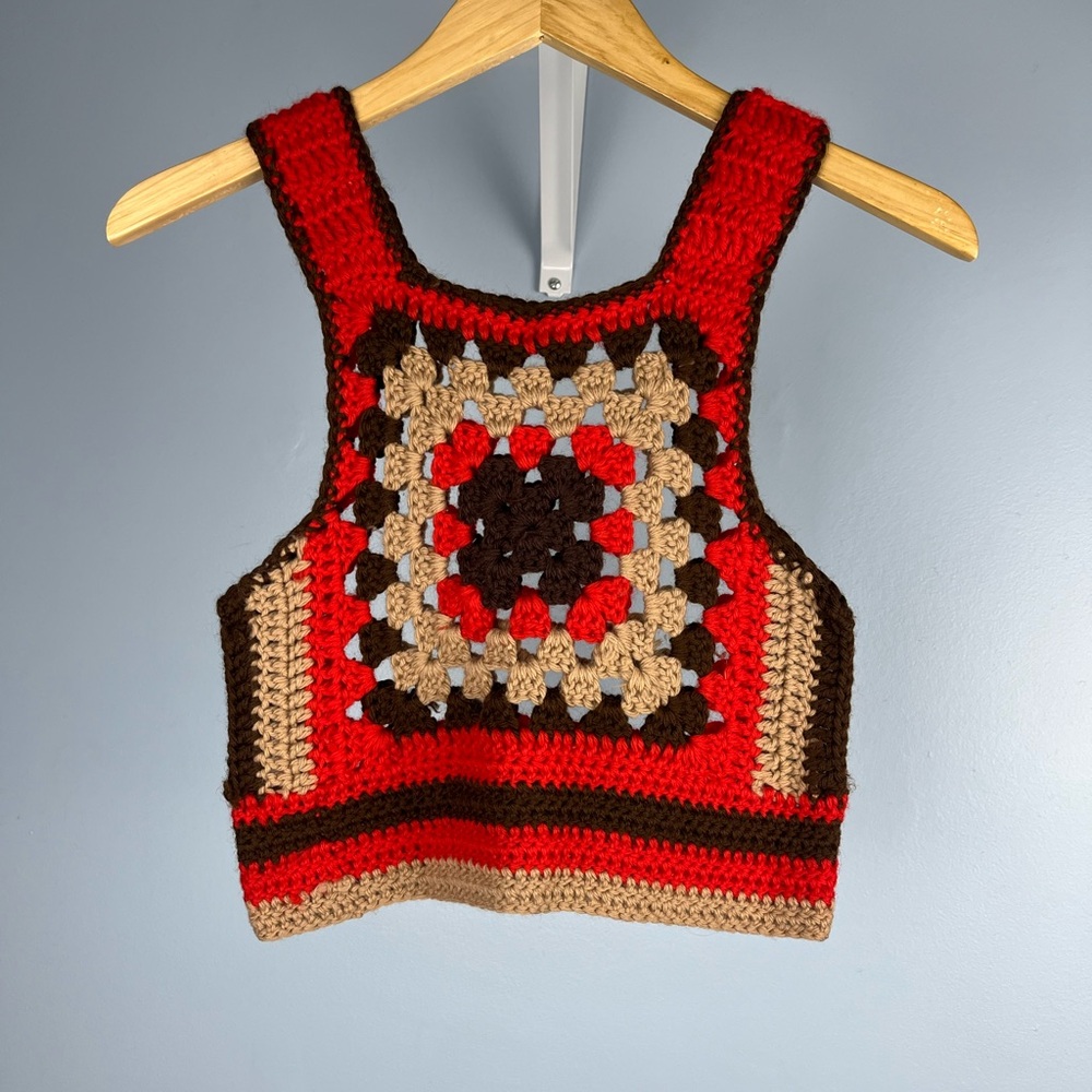 Granny square cropped crochet tank